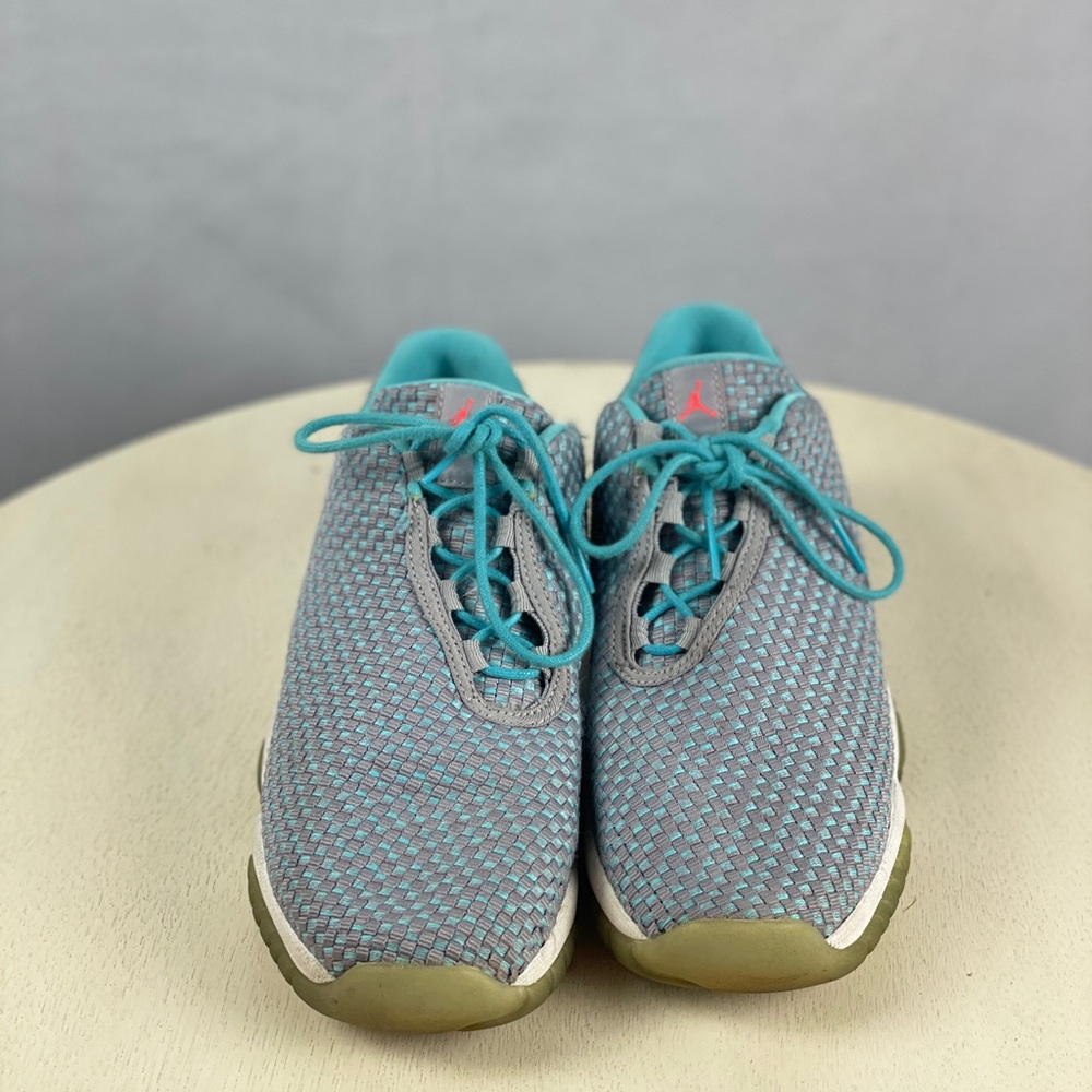 Jordan’s light blue & grey